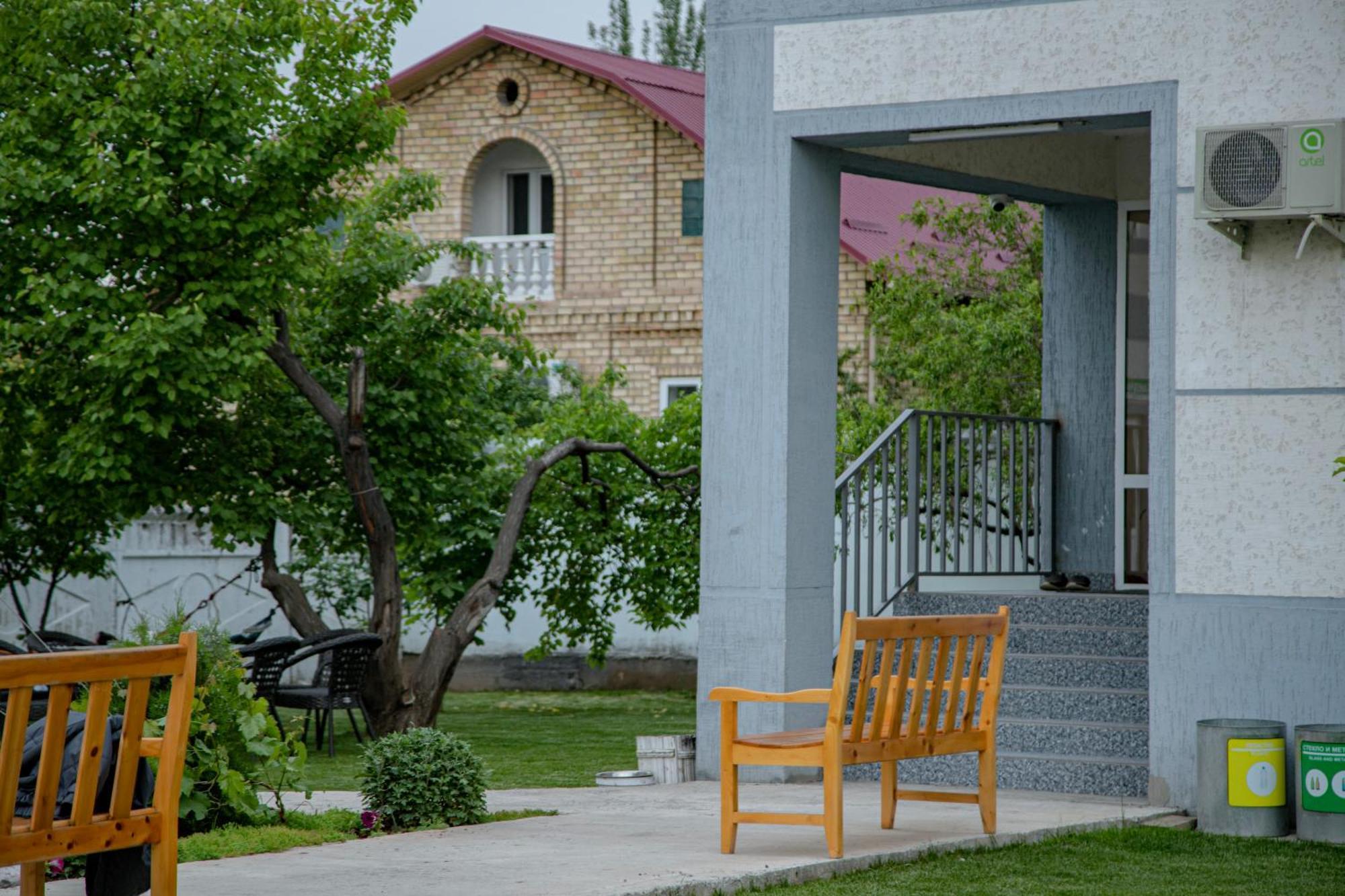 Hotel Good Night Jalal-Abad Εξωτερικό φωτογραφία