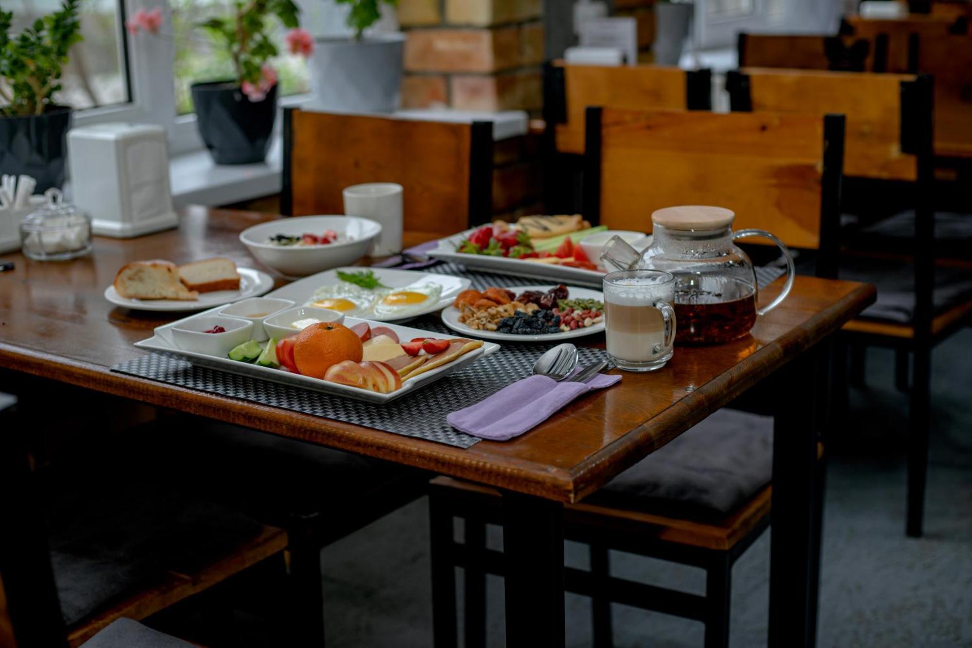Hotel Good Night Jalal-Abad Εξωτερικό φωτογραφία