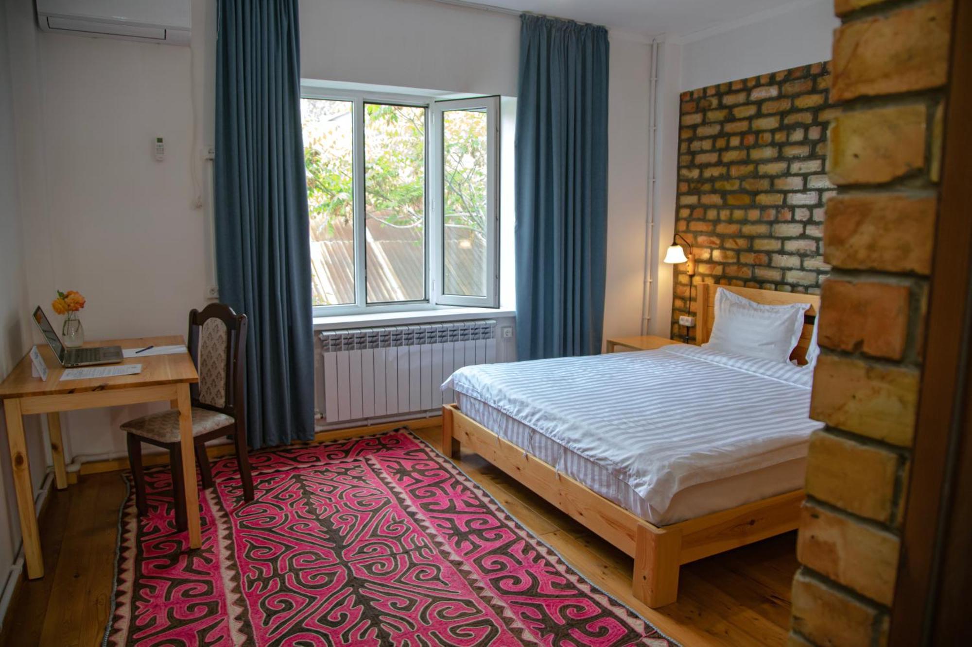 Hotel Good Night Jalal-Abad Εξωτερικό φωτογραφία